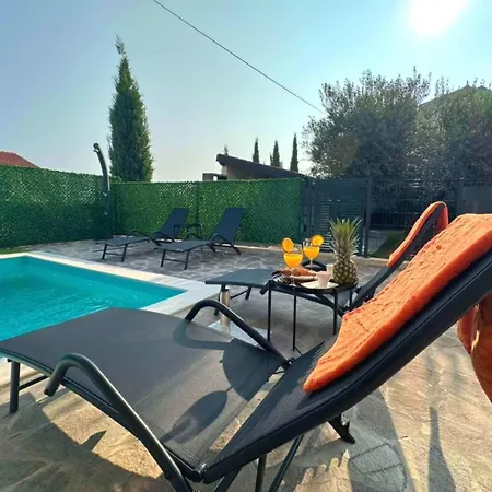 Aria - Istria - Private Heated Pool, Sauna & Jacuzzi Villa *