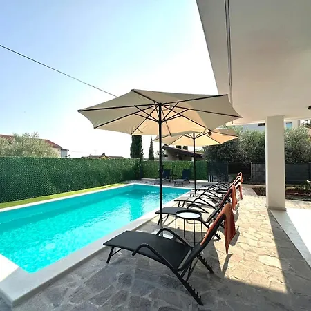 Aria - Istria - Private Heated Pool, Sauna & Jacuzzi Valica