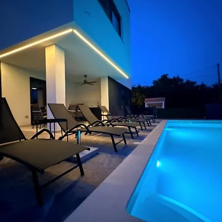 Aria - Istria - Private Heated Pool, Sauna & Jacuzzi Villa *