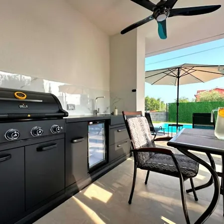 Aria - Istria - Private Heated Pool, Sauna & Jacuzzi