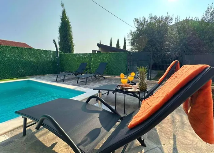 Aria - Istria - Private Heated Pool, Sauna & Jacuzzi Villa *