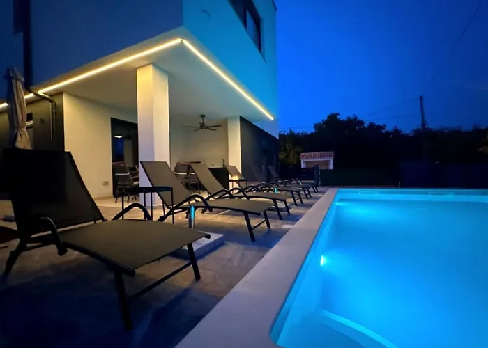 Aria - Istria - Private Heated Pool, Sauna & Jacuzzi Villa *